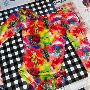 Toddler girls grinch Leo